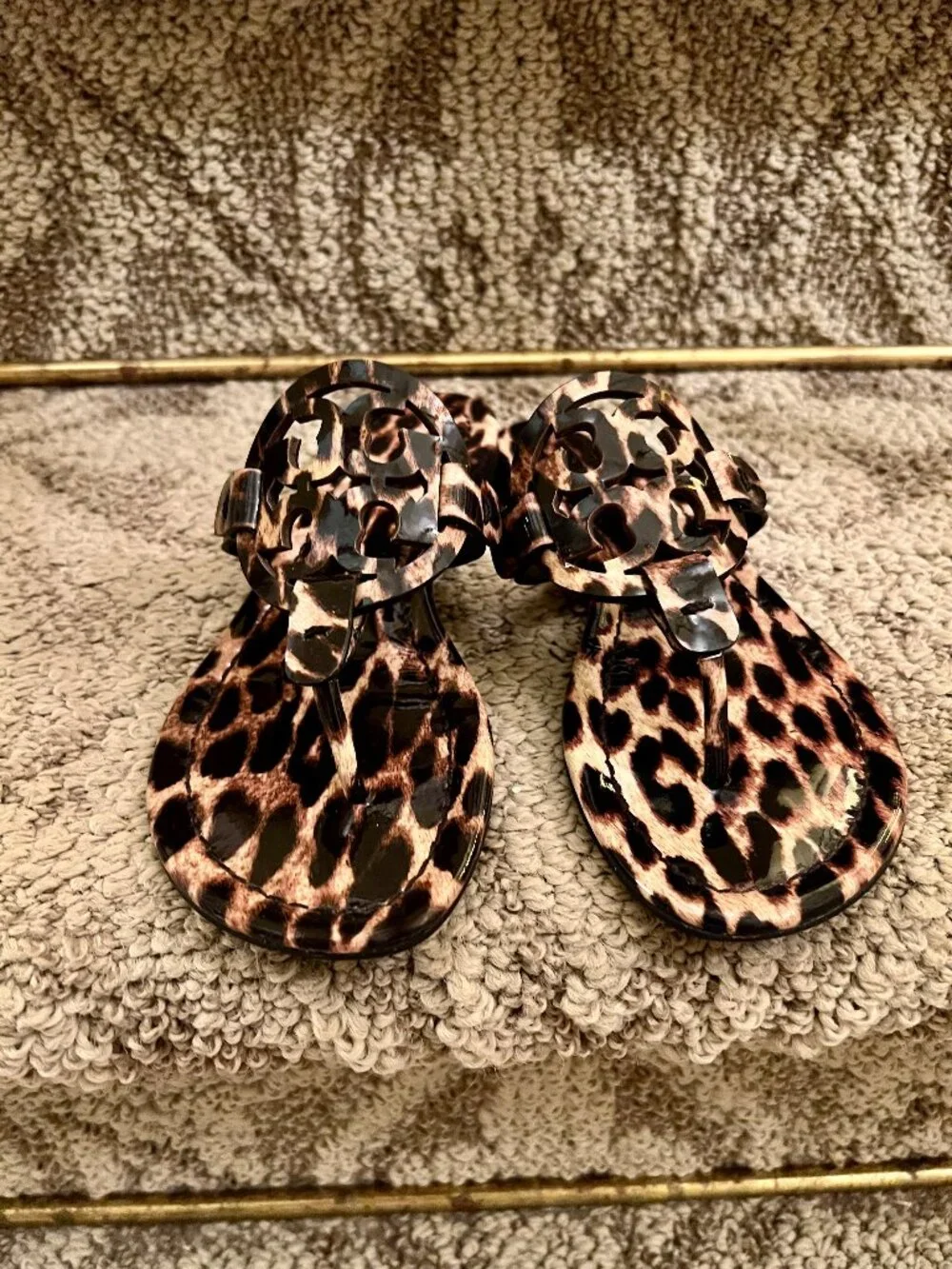 EUC Tory Burch Miller Patent Leather Leopard Cheetah Print Thong Sandals Size 5